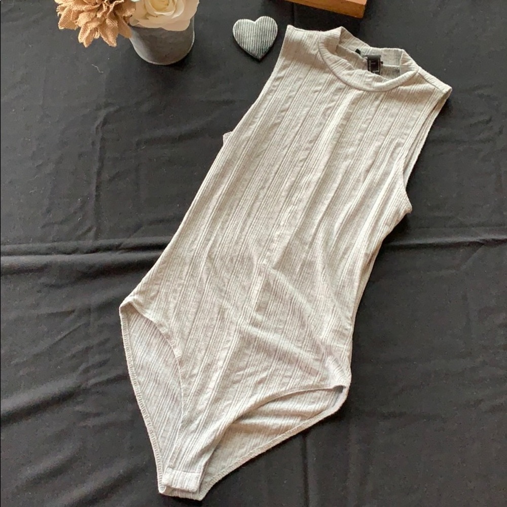 🦄 4/$40 Basic Forever 21 Grey Bodysuit